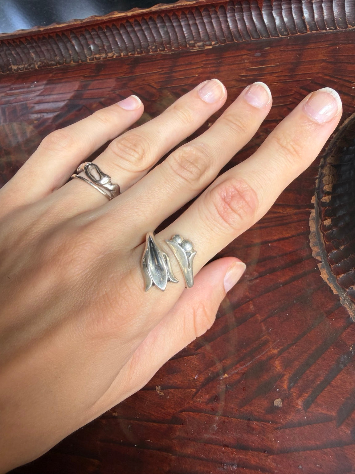 Vintage silver wrap ring with sculptural leaf motif