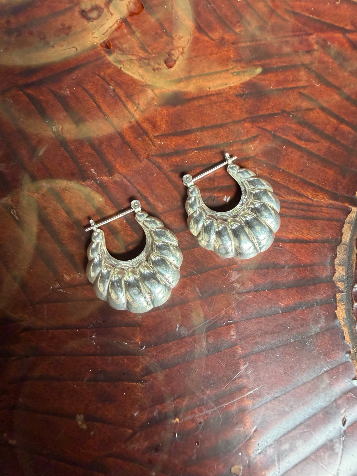 Vintage silver scalloped hoop earrings